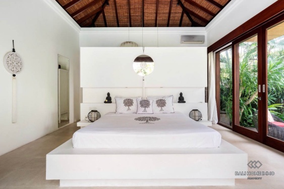 Image 12 from 3 bedroom family villa with garden for rent in berawa