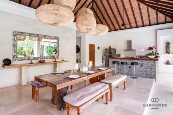 Image 5 from 3 bedroom family villa with garden for rent in berawa