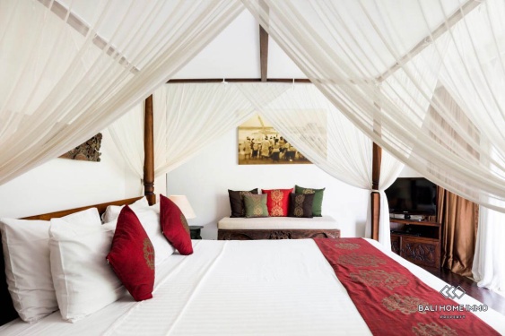 Image 11 from 3 bedroom family villa with garden for rent in berawa