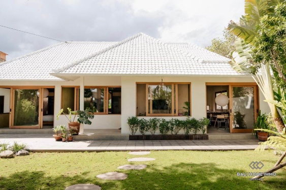 Image 1 from Villa Keluarga 3 Kamar bertaman Disewakan di Padang Linjong Canggu