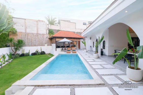 Image 16 from Villa Keluarga 3 Kamar bertaman Disewakan di Padang Linjong Canggu