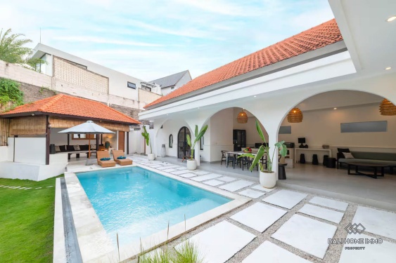 Image 1 from Villa Keluarga 3 Kamar bertaman Disewakan di Padang Linjong Canggu