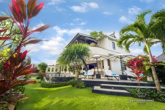 3 Bedroom Family Villa with Garden for sale in Berawa