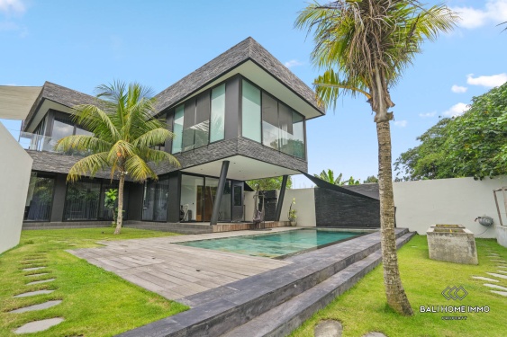 Image 1 from 3 Bedroom Family Villa with Garden for sale leasehold in Seseh Beachside