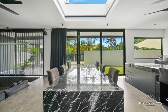 Image 7 from 3 Bedroom Family Villa with Garden for sale leasehold in Seseh Beachside