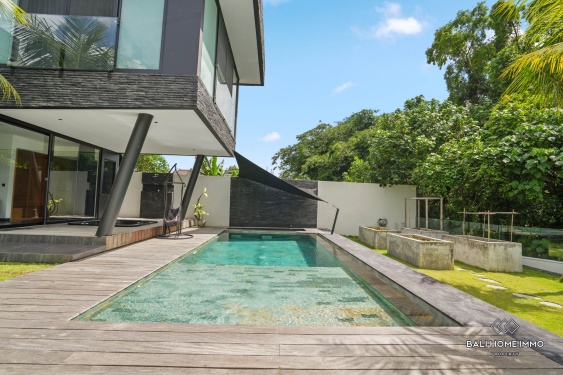 Image 2 from 3 Bedroom Family Villa with Garden for sale leasehold in Seseh Beachside