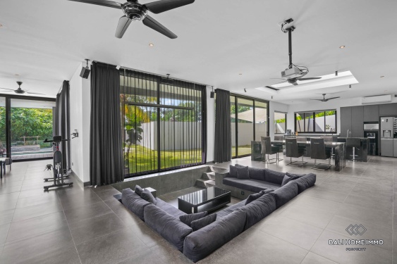 Image 5 from 3 Bedroom Family Villa with Garden for sale leasehold in Seseh Beachside