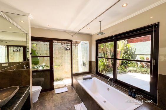Image 3 from Villa moderne de style balinais de 3 chambres au cœur de Seminyak à louer au mois