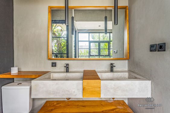 Image 6 from Maison de ville moderne de 3 chambres à vendre au coeur de Berawa Canggu