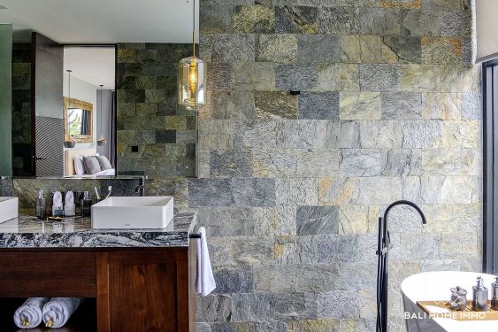 Image 13 from Villa moderne de 3 chambres à vendre en bord de mer à Pererenan