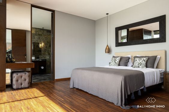 Image 9 from Villa moderne de 3 chambres à vendre en bord de mer à Pererenan