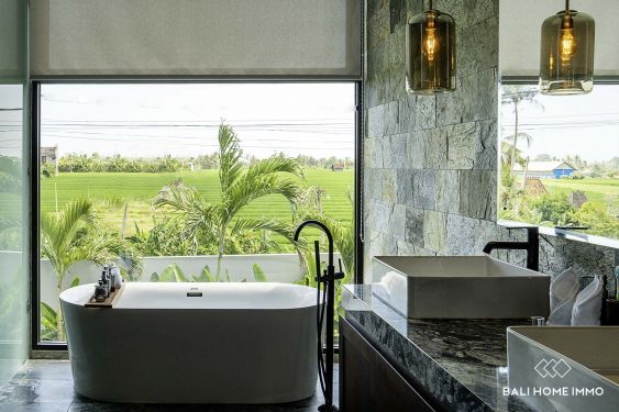 Image 15 from Villa moderne de 3 chambres à vendre en bord de mer à Pererenan