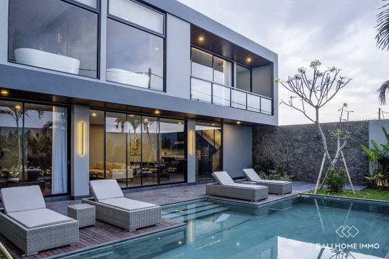 Image 16 from Villa moderne de 3 chambres à vendre en bord de mer à Pererenan