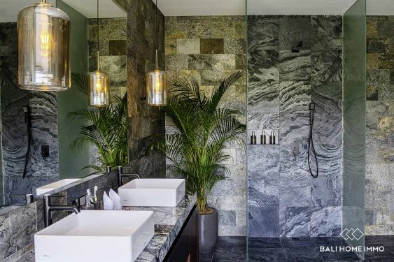 Image 11 from Villa moderne de 3 chambres à vendre en bord de mer à Pererenan