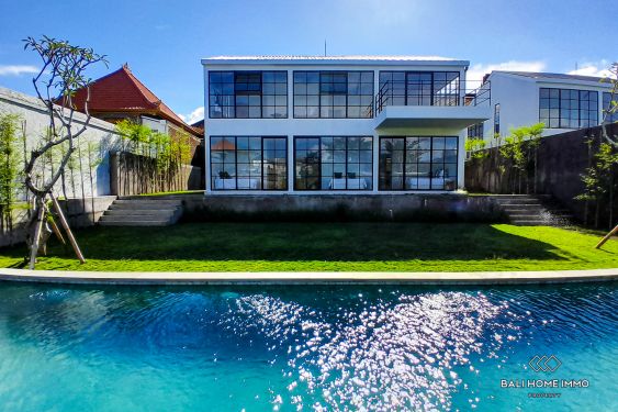 Image 1 from 4 Bedroom Family Villa with Spacious Garden For Sale Leasehold in Padonan Canggu