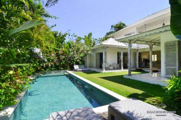 Image 2 from 3 Bedroom Villa For Sale Leasehold Near Batu Belig Beach