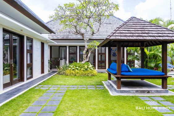 Image 2 from Villa 3 kamar tidur dijual dengan sewa jangka panjang di Seminyak