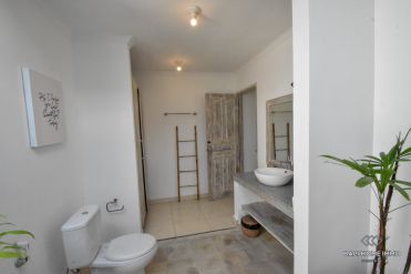 Image 1 from 3 Bedroom Villa for Yearly Rental in Bali Berawa