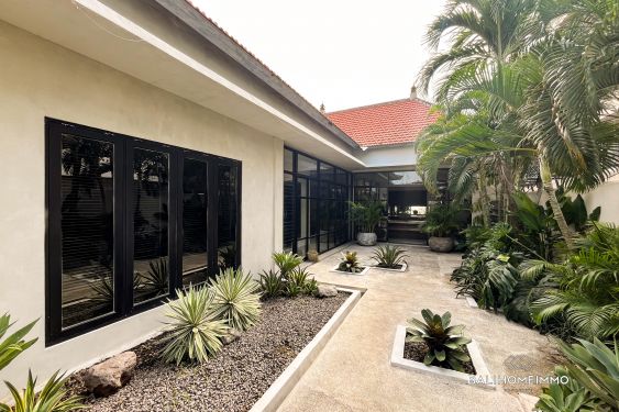 Image 1 from Villa 3 Kamar Disewakan Tahunan di Bali Berawa