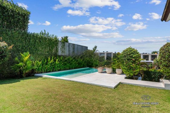 Image 1 from Villa 3 Kamar dengan Taman Dijual di Berawa Canggu