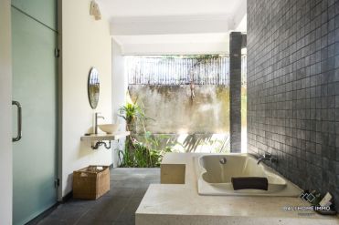 Image 16 from 3 Bedroom Villa For Yearly Rental in Canggu