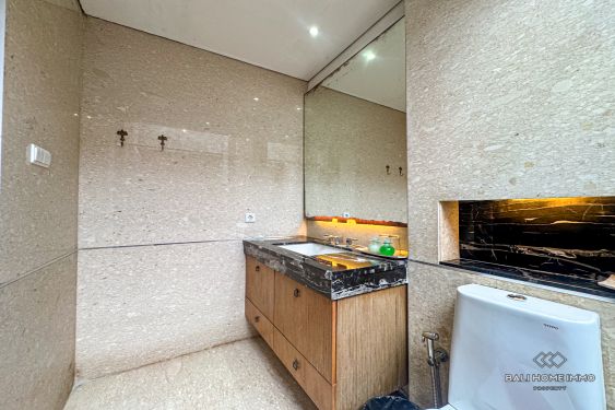 Image 2 from Villa de 3 chambres en location à l'année à Seminyak