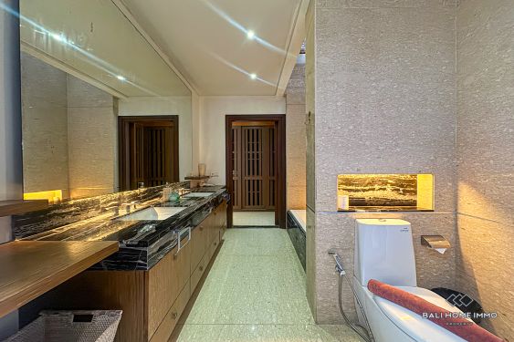 Image 8 from 3 Bedroom Villa for Yearly Rental in Seminyak