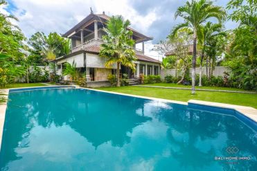 Image 1 from 3 Bedroom Villa for Yearly Rental near Batu Belig beach
