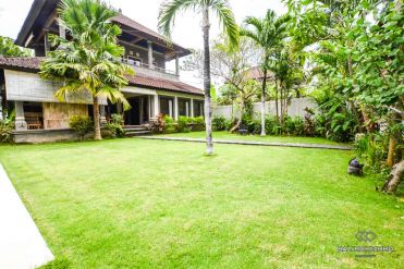Image 2 from 3 Bedroom Villa for Yearly Rental near Batu Belig beach