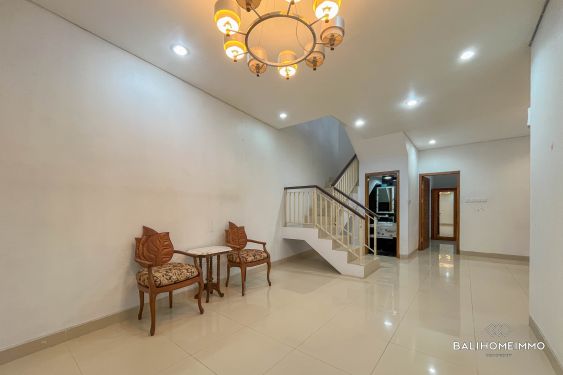 Image 2 from 3 Bedroom Villa Ideal for Renovation for Sale in Seminyak Bali