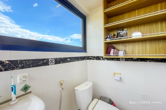 Image 17 from Villa de 3 chambres à vendre à Ungasan avec piscine intérieure et vue panoramique sur la mer.