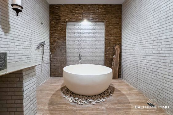 Image 15 from 3 bedrooms villa for yearly rental in Berawa