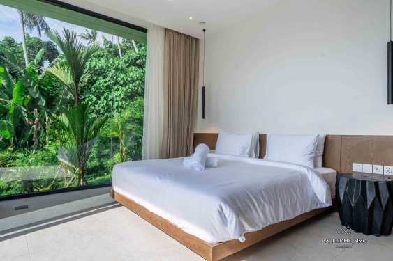 Image 7 from Chef-d'œuvre architectural de 4 chambres avec piscine à débordement à vendre et à louer à Ubud