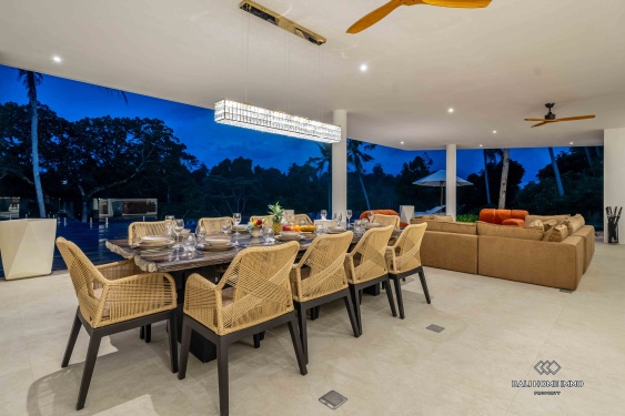 Image 3 from Chef-d'œuvre architectural de 4 chambres avec piscine à débordement à vendre et à louer à Ubud