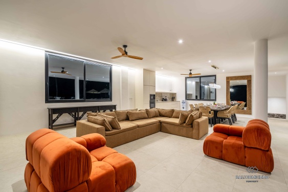 Image 2 from Chef-d'œuvre architectural de 4 chambres avec piscine à débordement à vendre et à louer à Ubud