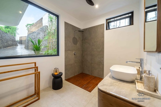 Image 8 from Chef-d'œuvre architectural de 4 chambres avec piscine à débordement à vendre et à louer à Ubud