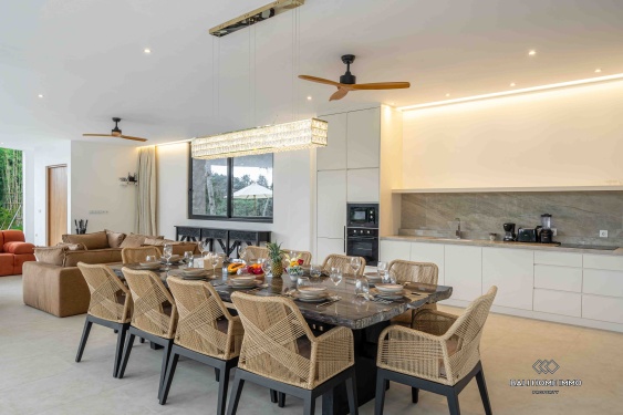 Image 4 from Chef-d'œuvre architectural de 4 chambres avec piscine à débordement à vendre et à louer à Ubud