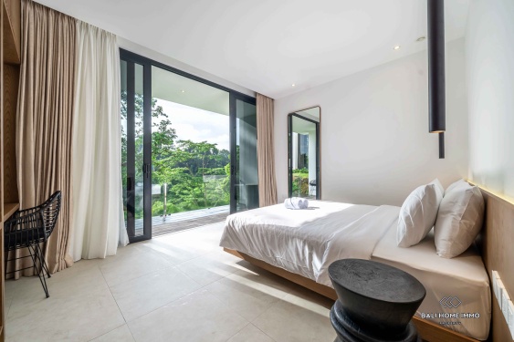 Image 6 from Chef-d'œuvre architectural de 4 chambres avec piscine à débordement à vendre et à louer à Ubud