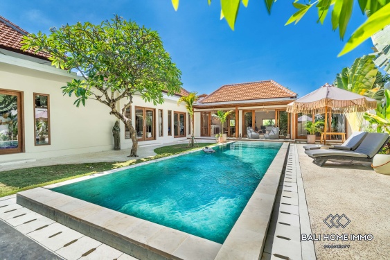 Villa Keluarga 4 Kamar untuk Disewa di Umalas