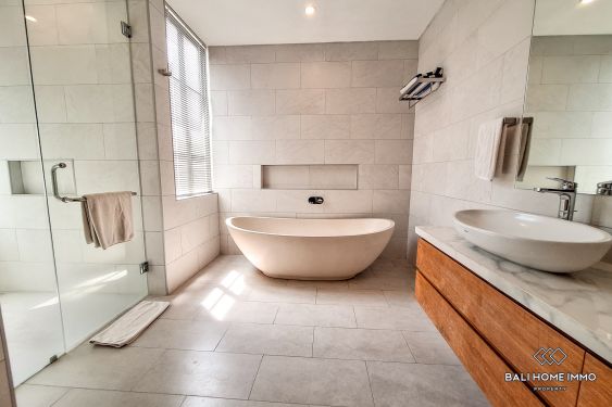 Image 14 from Vila Keluarga 4 Kamar Disewakan di Umalas