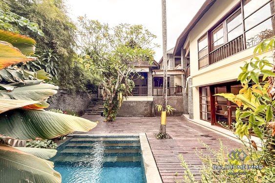 Villa Keluarga 4 Kamar untuk Disewa di Umalas