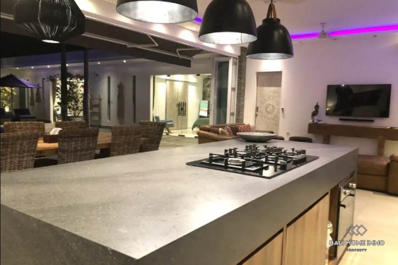 Image 6 from 4 bedroom family villa for sale near berawa beach