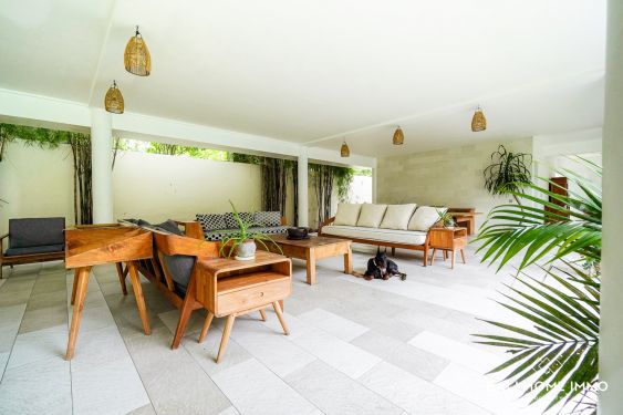Image 3 from Villa familiale de 4 chambres avec jardin à louer et à vendre à Umalas Bali