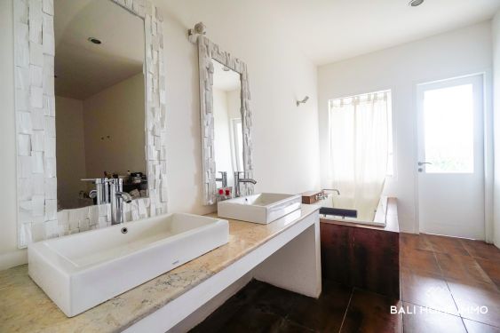 Image 20 from Vila Keluarga 4 Kamar Tidur dengan Taman Disewakan & Dijual di Umalas Bali