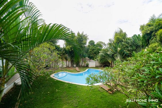Image 2 from Villa familiale de 4 chambres avec jardin à louer et à vendre à Umalas Bali