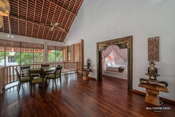 Image 9 from Vila Keluarga Luas 4 Kamar dengan Taman Dijual di Batu Belig Seminyak