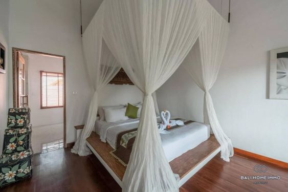 Image 14 from Vila Keluarga Luas 4 Kamar dengan Taman Dijual di Batu Belig Seminyak