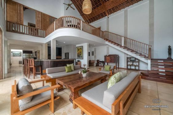 Image 4 from Vila Keluarga Luas 4 Kamar dengan Taman Dijual di Batu Belig Seminyak