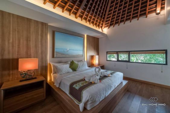 Image 13 from Vila Keluarga Luas 4 Kamar dengan Taman Dijual di Batu Belig Seminyak