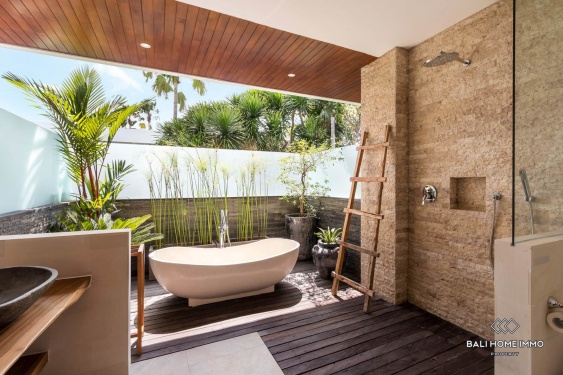 Image 4 from Villa keluarga 4 kamar dengan taman dijual di Umalas.